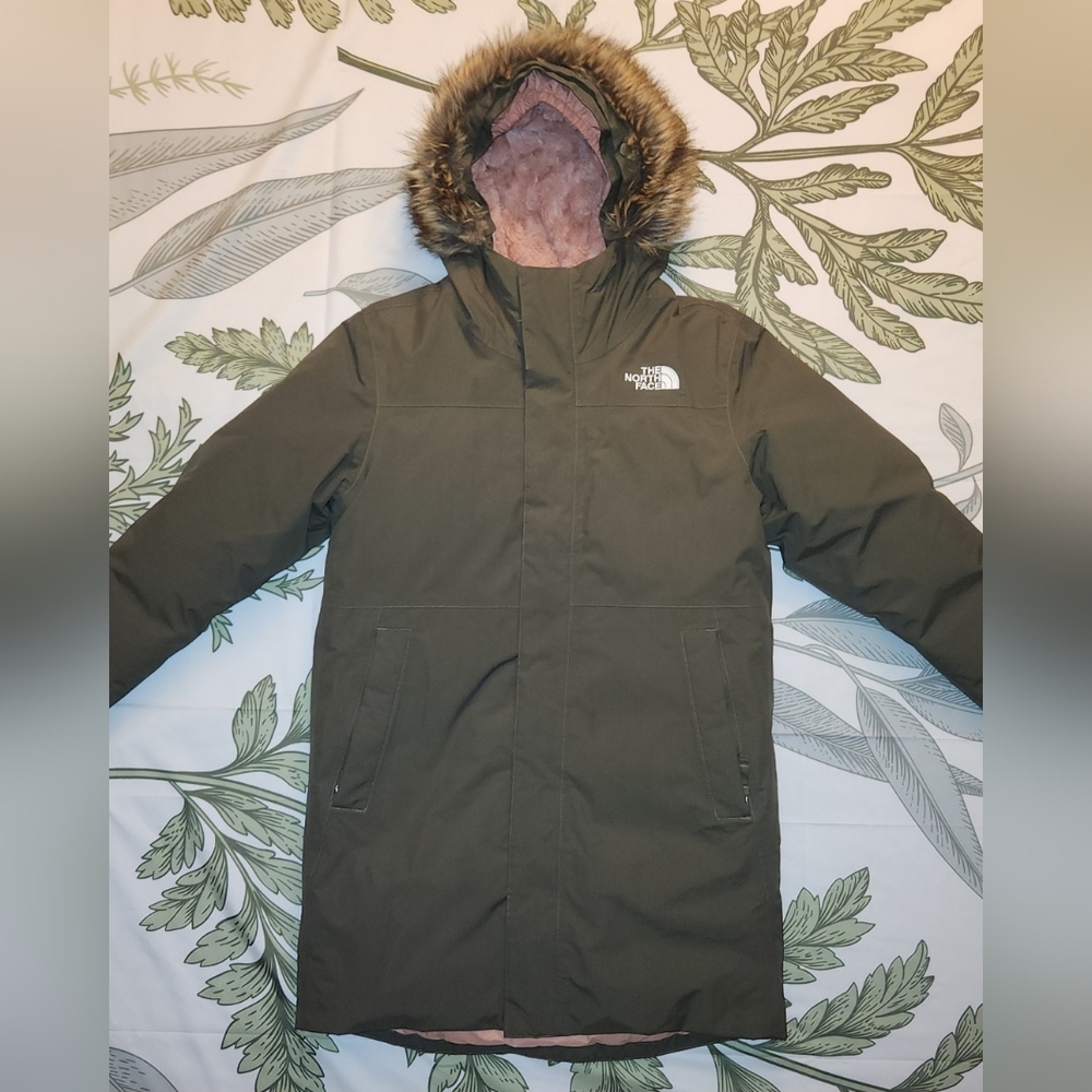 The North Face Girls’ Arctic Swirl Parka – Thyme (Sz L)